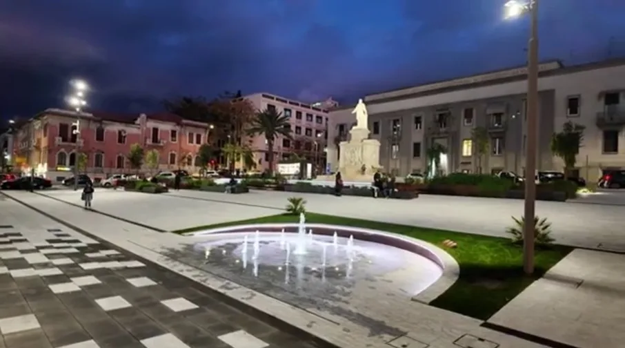 Piazza De Nava di sera
